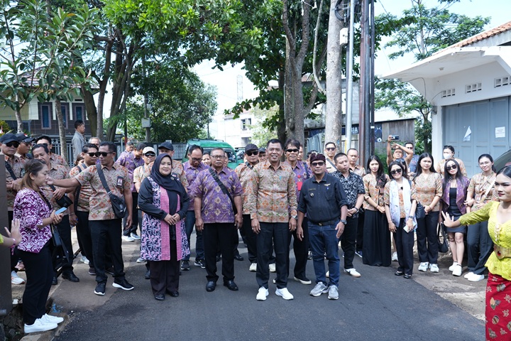 Kunjungan Kerja Orientasi Lapangan Pemerintahan Desa Peguyangan Kaja